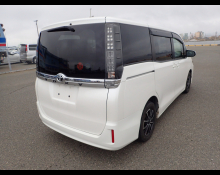 Toyota Voxy 2016