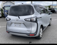 Toyota Sienta 2021