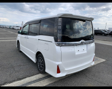 Toyota Voxy 2016