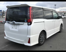 Toyota Noah 2015