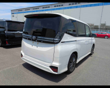 Toyota Voxy 2023