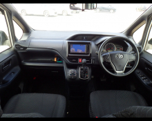 Toyota Voxy 2015