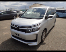 Toyota Voxy 2015
