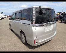Toyota Voxy 2015