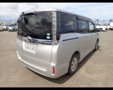Toyota Voxy 2015