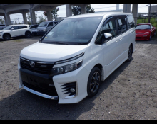 Toyota Voxy 2016
