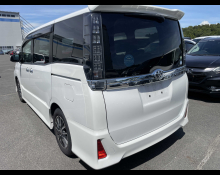 Toyota Voxy 2016