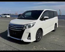 Toyota Noah 2015