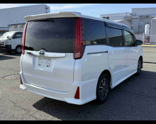 Toyota Noah 2015