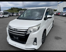Toyota Noah 2015