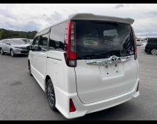 Toyota Noah 2015