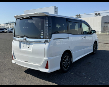 Toyota Voxy 2016