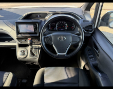 Toyota Voxy 2016