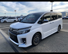 Toyota Voxy 2016