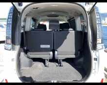 Toyota Voxy 2016