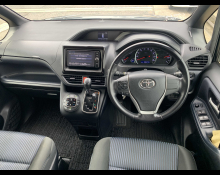 Toyota Voxy 2016
