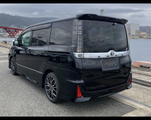 Toyota Voxy 2016