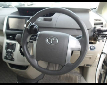 Toyota Noah 2012