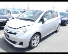 Toyota Ractis 2011