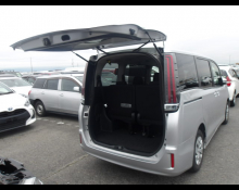 Toyota Noah 2021