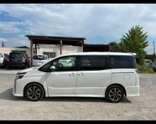 Toyota Voxy 2017