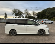 Toyota Voxy 2015