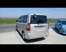 Toyota Noah 2013