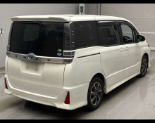 Toyota Voxy 2017