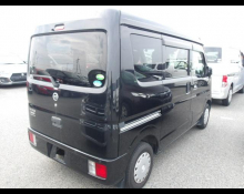 Nissan NV100 2020