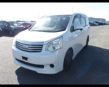 Toyota Noah 2013