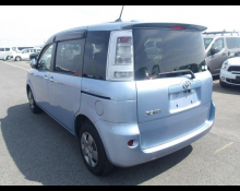 Toyota Sienta 2012