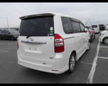 Toyota Noah 2013