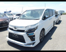 Toyota Voxy 2018