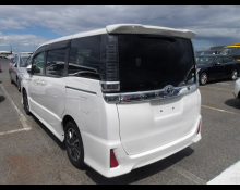 Toyota Voxy 2017