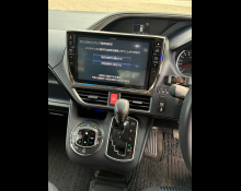 Toyota Voxy 2014