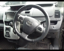 Toyota Noah 2012