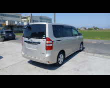 Toyota Noah 2013