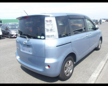 Toyota Sienta 2012