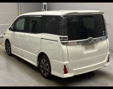 Toyota Voxy 2017