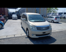Toyota Noah 2013