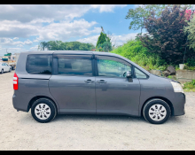 Toyota Noah 2013