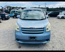 Toyota Noah 2008