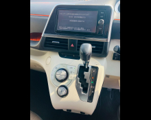 Toyota Sienta 2016