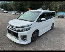 Toyota Voxy 2014