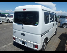 Nissan NV100 2020