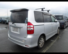 Toyota Noah 2012