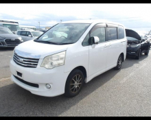 Toyota Noah 2012