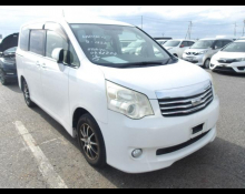 Toyota Noah 2012
