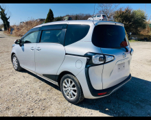 Toyota Sienta 2016