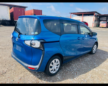 Toyota Sienta 2016